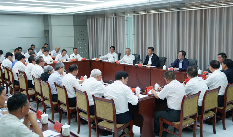 8月19日至22日，中共中央總書記、國家主席、中央軍委主席習近平在甘肅考察。這是19日下午，習近平在敦煌研究院同有關(guān)專家、學者和文化單位代表座談并發(fā)表重要講話。