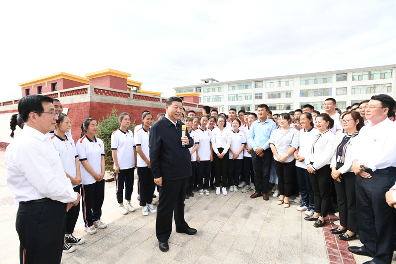 8月19日至22日，中共中央總書記、國家主席、中央軍委主席習近平在甘肅考察。這是20日下午，習近平在張掖市山丹培黎學校同師生親切交流。