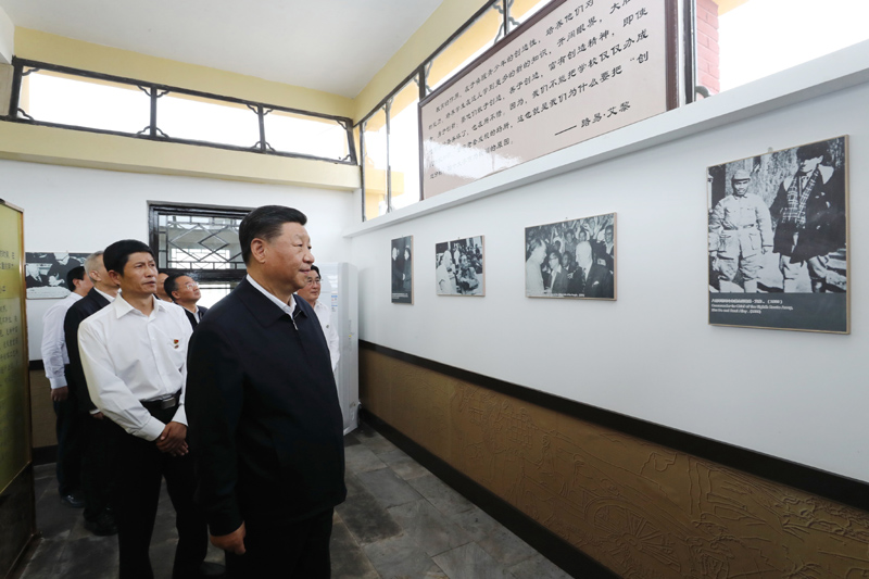 8月19日至22日，中共中央總書記、國家主席、中央軍委主席習近平在甘肅考察。這是20日下午，習近平在張掖市山丹培黎學校參觀學校創(chuàng)辦人路易·艾黎故居。
