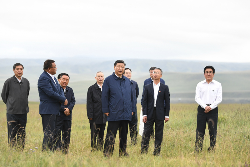 8月19日至22日，中共中央總書記、國家主席、中央軍委主席習近平在甘肅考察。這是20日下午，習近平在中農(nóng)發(fā)山丹馬場有限責任公司一場考察，實地了解祁連山生態(tài)環(huán)境恢復和保護情況。